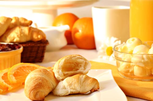 Yearning for a tasty breakfast delivered right to your bedroom? No problem at all. Choose your favorite products and fill your personal breakfast basket. Enjoy a wonderful breakfast with your family and friends. Order it already when you book your apartment or on arrival. !! Our baskets are also available vegan or gluten free !!
We charge €25,00/person/night for your breakfast basket.