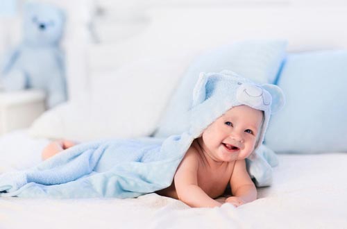 Are you traveling with your little sweetheart? We are glad to provide you with all the necessary equipment for a carefree stay. Baby cot, diaper changing unit, bathtub, baby monitor, stroller, bottle warmer, etc. On request we also provide you with diapers and baby food!