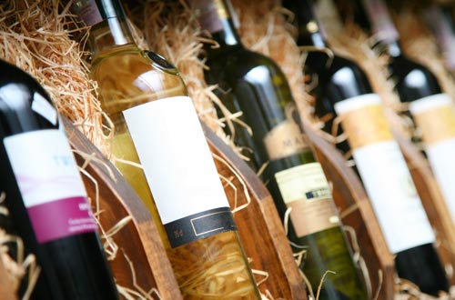 We are wine lovers and gourmet fans! Don't miss our Wine & Dine corner. Take a bottle from our air-conditioned wine cabinet (wine store prices). Matching wine glasses are provided.